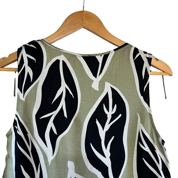 NWT Soyaconcept satin leaf print sleeveless top with shoulder ties size XS - Picture 7 of 11